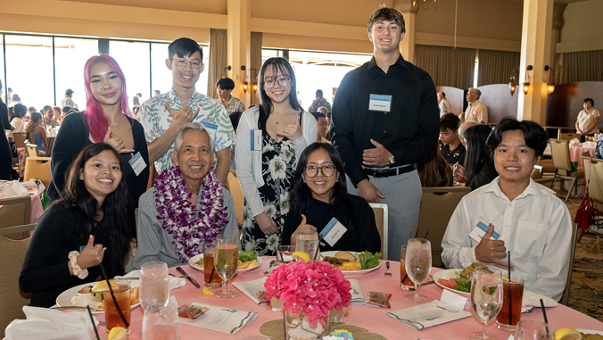 Students at table with Eddie Flores, Jr. (Photo credit: Scott Nishi/UH Foundation).