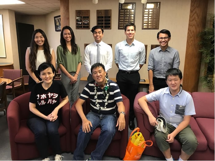 Japan MBA alumnus Vincent Chan meets with students to share his insights on Asian business