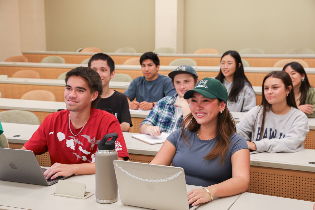 Shidler students in the classroom.