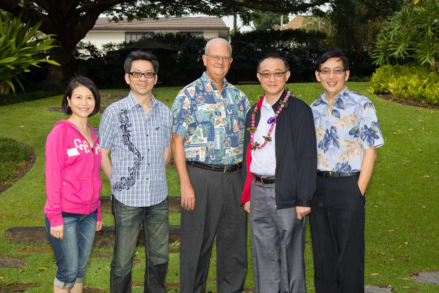 From left: Tammy and Sammy Chan, Vance Roley, Dean, Shidler College of Business, Eddie Lam, and Dr. Tung Bui.