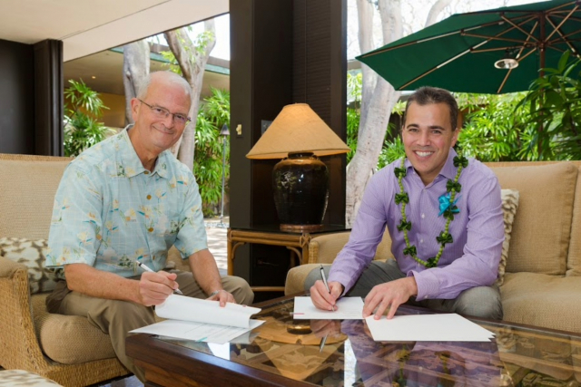 Manny_August_signing_with_Dean_Vance_Roley